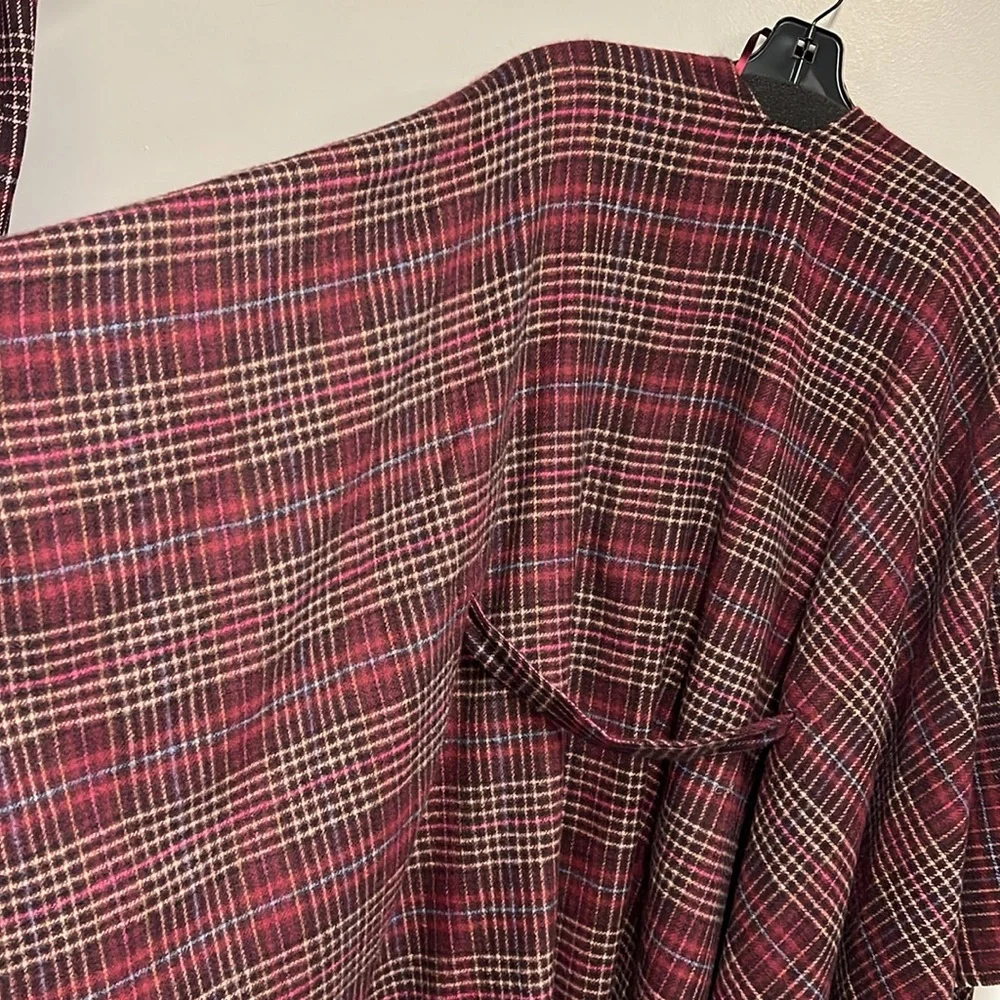 Ann Taylor burgundy plaid three piece suit. Jacket pants and wrap. - Picture 8 of 13
